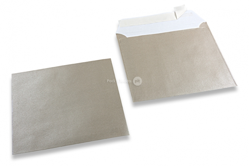 Sølvfarvede kuverter med perlemorseffekt - 155 x 155 mm